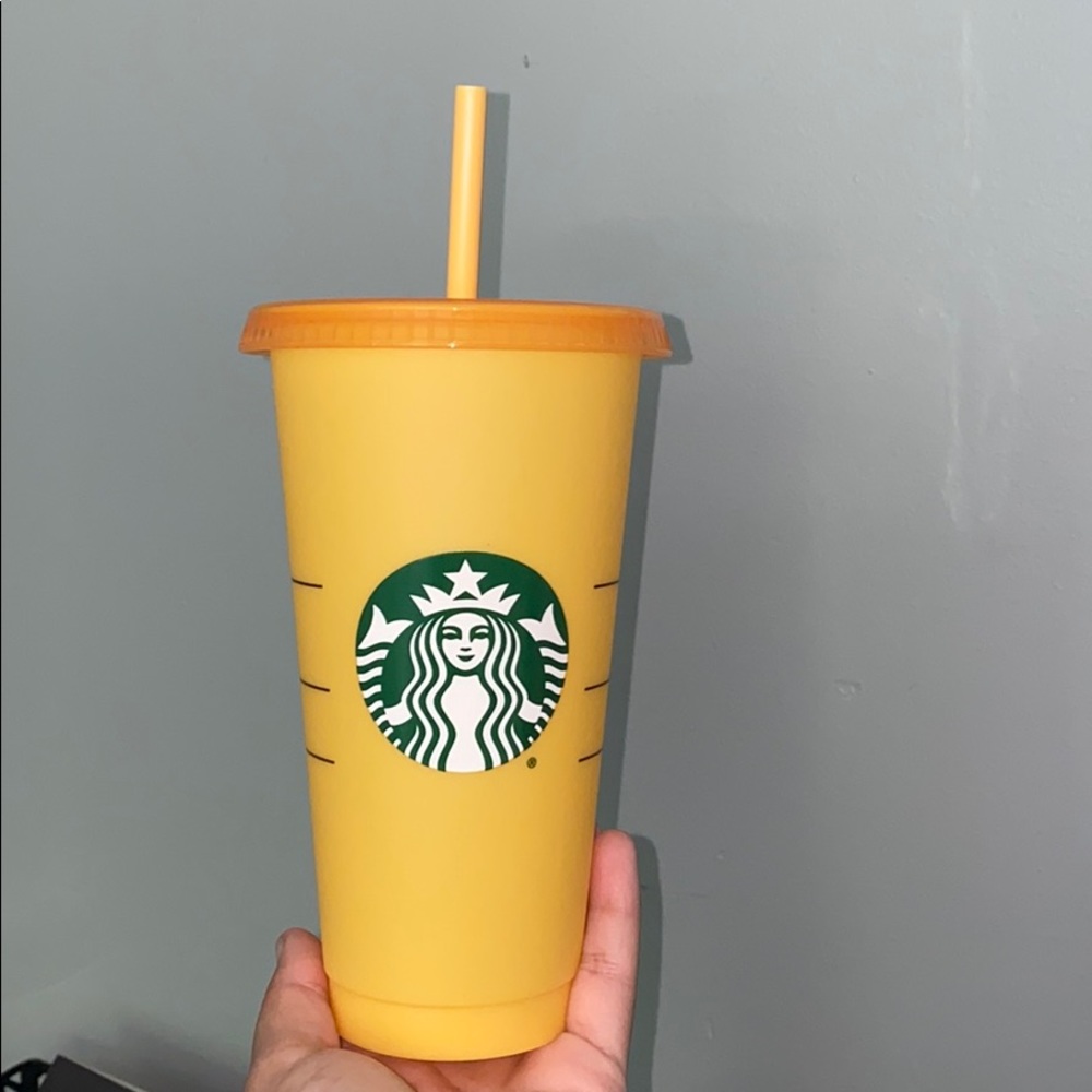 Starbucks Color Changing Reusable Cold Cup 💛‼️